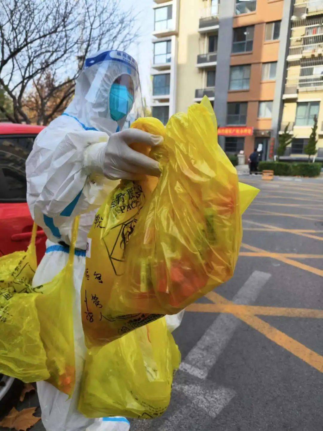 社工日记丨守护居民健康 社区人永远在路上_工作_坚守_八里庄街道