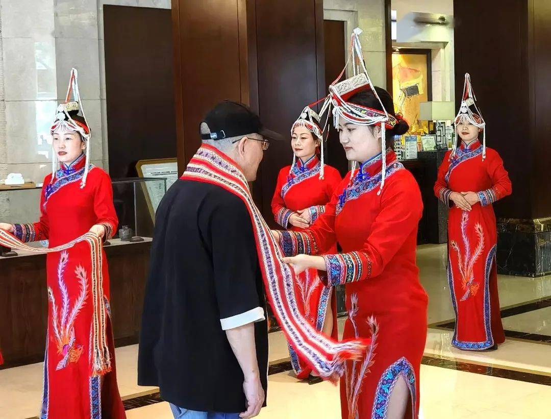 敬酒歌上菜秀畲族布鞋纳制技艺畲族彩带编织技艺景宁畲乡鸿宾大酒店从