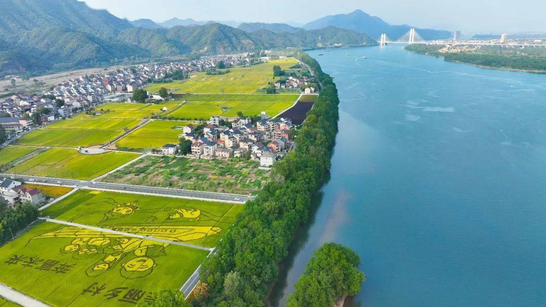 关注美丽乡村与美丽经济转换通道,不断做强全链农业,做优全域旅游,做