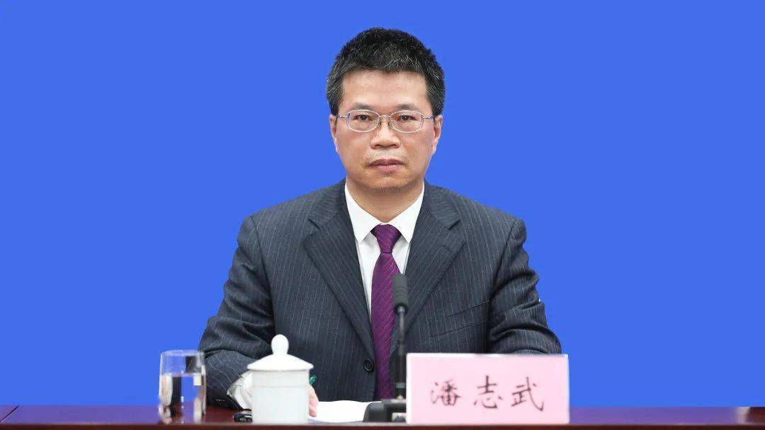 自治区民政厅副厅长,新闻发言人潘志武回答记者提问