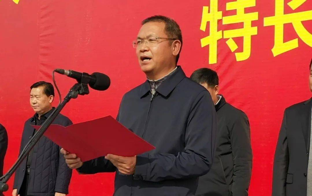 杨国文代表集团感谢大理州各级党委,政府和行业主管部门,融资方,沿线