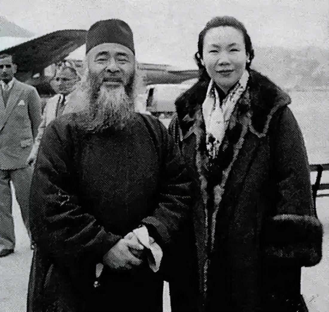 张大千的一幅画拍卖990万,一方印章暴露了他与女弟子的旷世奇情