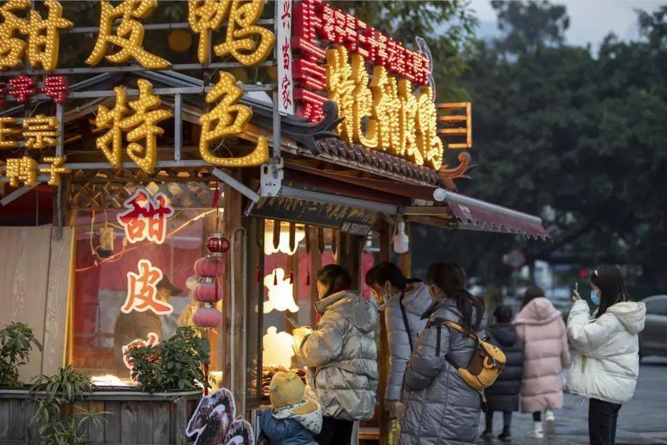 人间烟火气!热闹的峨眉又回来了……_游客_美食街_蔡华仙