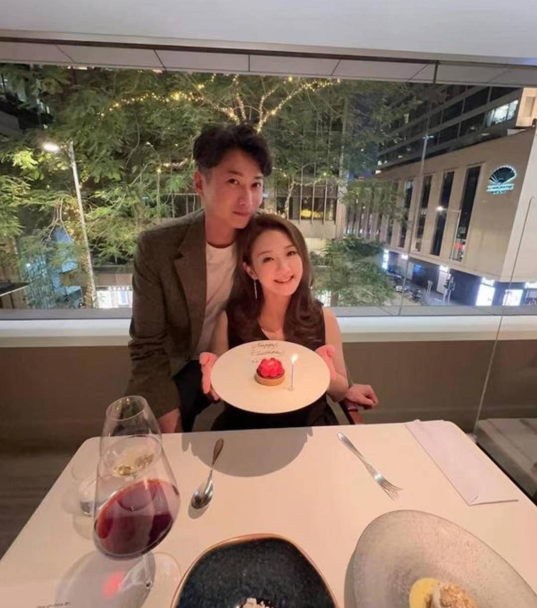 香港女星晒豪宅证婚后幸福甜蜜,曾恋大19岁人夫最轰动_戴梦梦_老公