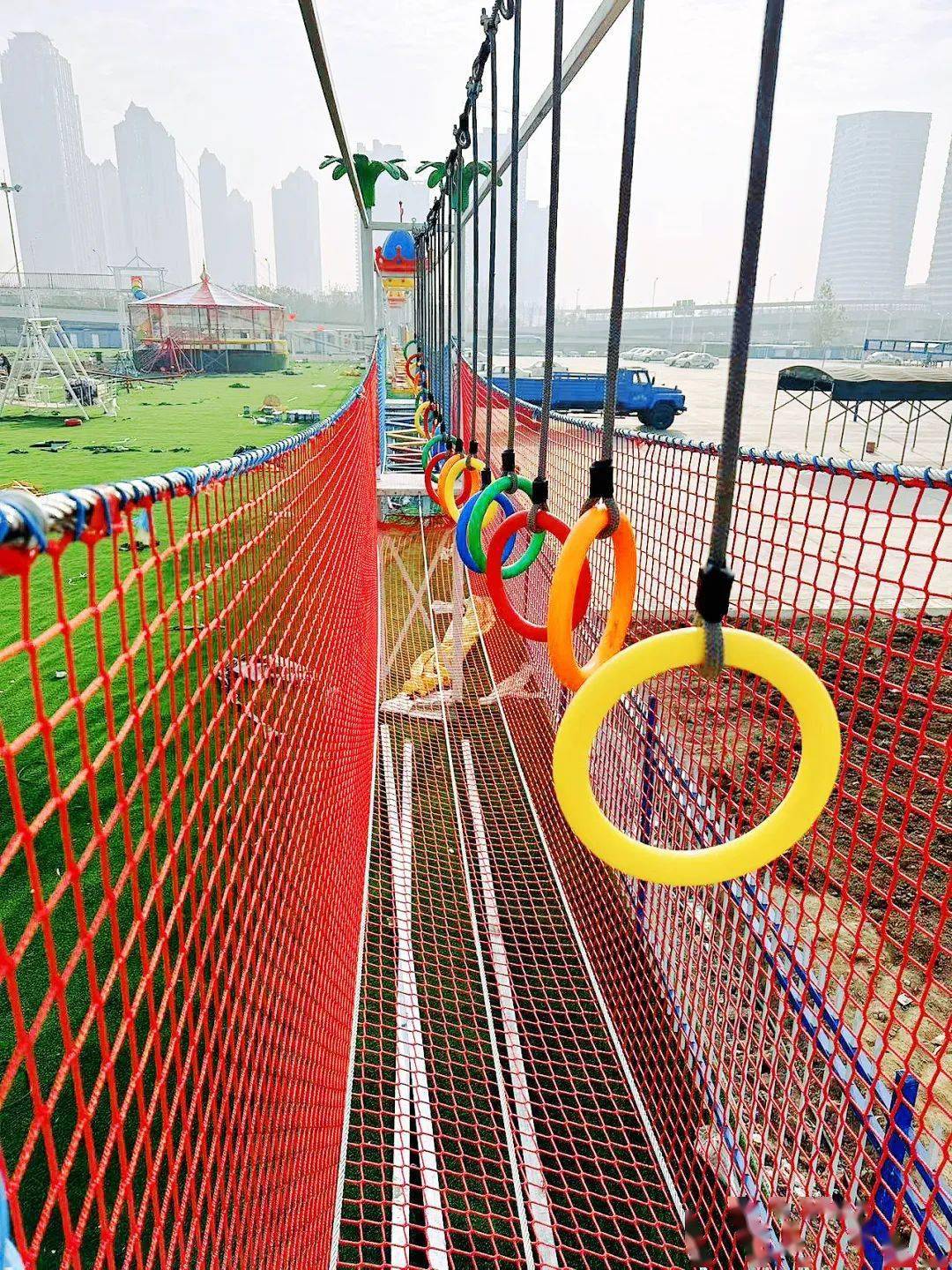 【嗨啦啦亲子乐园丨1大1小早鸟票】49元抢早鸟票,仅售卖到1月5日,30