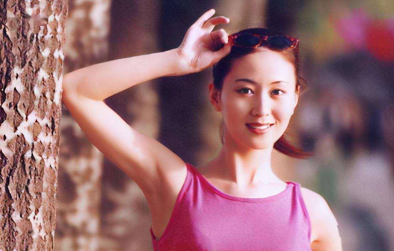 汤加丽 