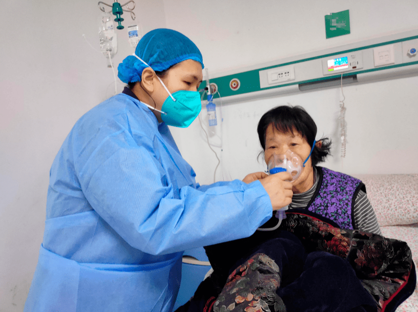 湘江新区基层医疗卫生机构开设氧疗区"氧护"百姓健康_吸氧_患者_进行