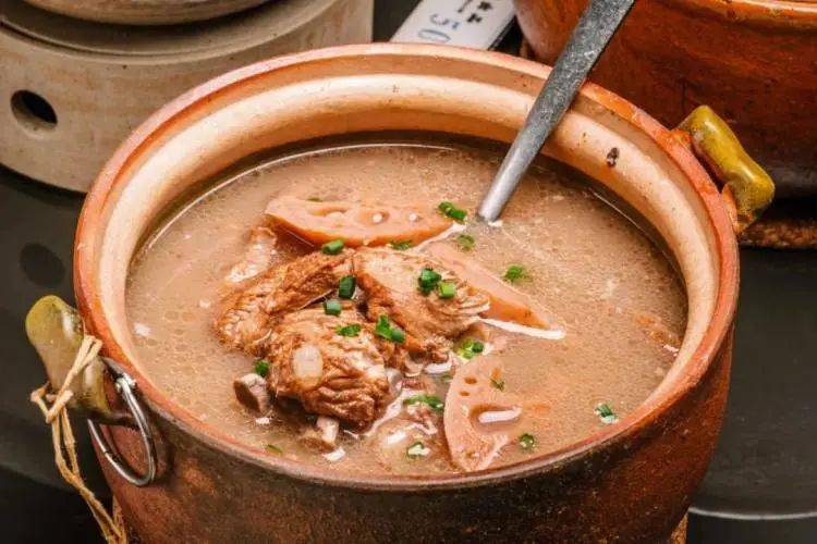 风靡武汉的老手艺煨汤专门店!