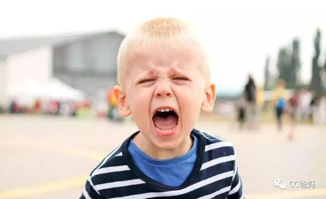一生气只会喊叫,哭闹,摔门?