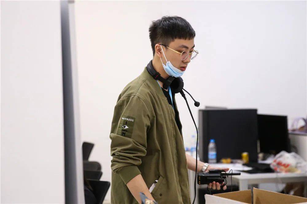 总导演:黄玺执行总导演:雷海宁 刘柳丹制片主任:宋铁军总制作(公司)