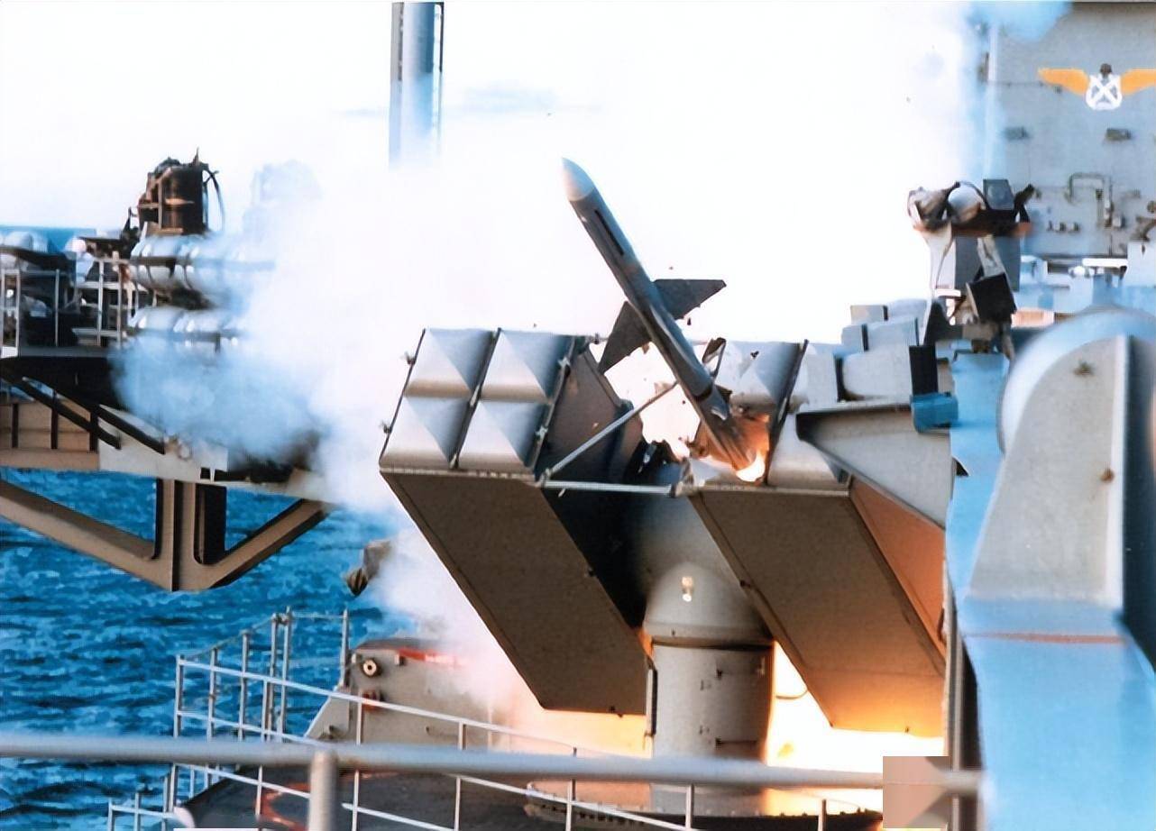 美国为乌克兰提供海麻雀舰空导弹,搭载到山毛榉发射车