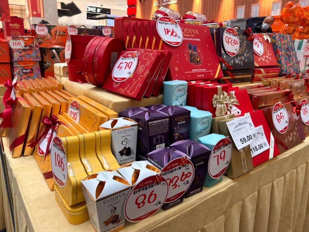 陈列赏析丨胖东来兔年春节陈列及商品选品分享!_礼盒_伊利舒_大礼包