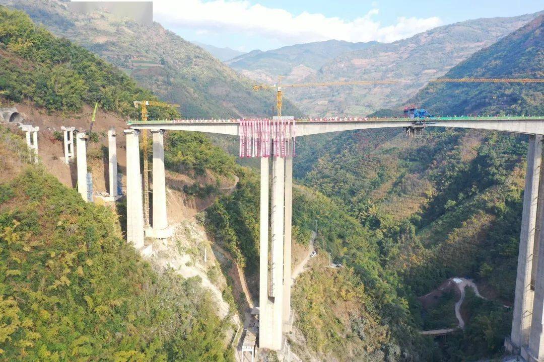 作风革命 效能革命丨永勐高速南榨河大桥双幅主跨顺利合龙_施工_建设