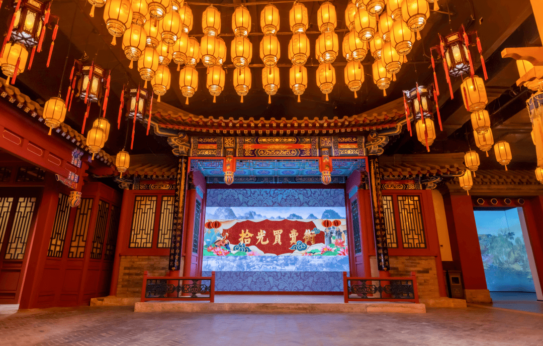 拾光买卖街位于海淀区圆明园内,是以历史中真实的"圆明园买卖街"为