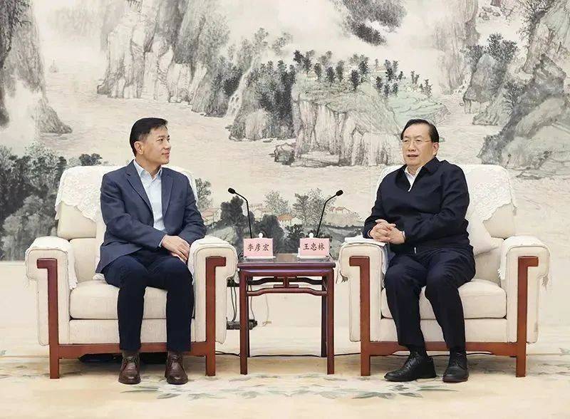 湖北省省长王忠林与百度集团董事长李彦宏座谈交流，定了一件事