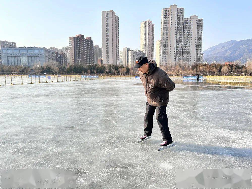 门头沟门城湖冰场已正式对外开放_市民_运动_冰雪