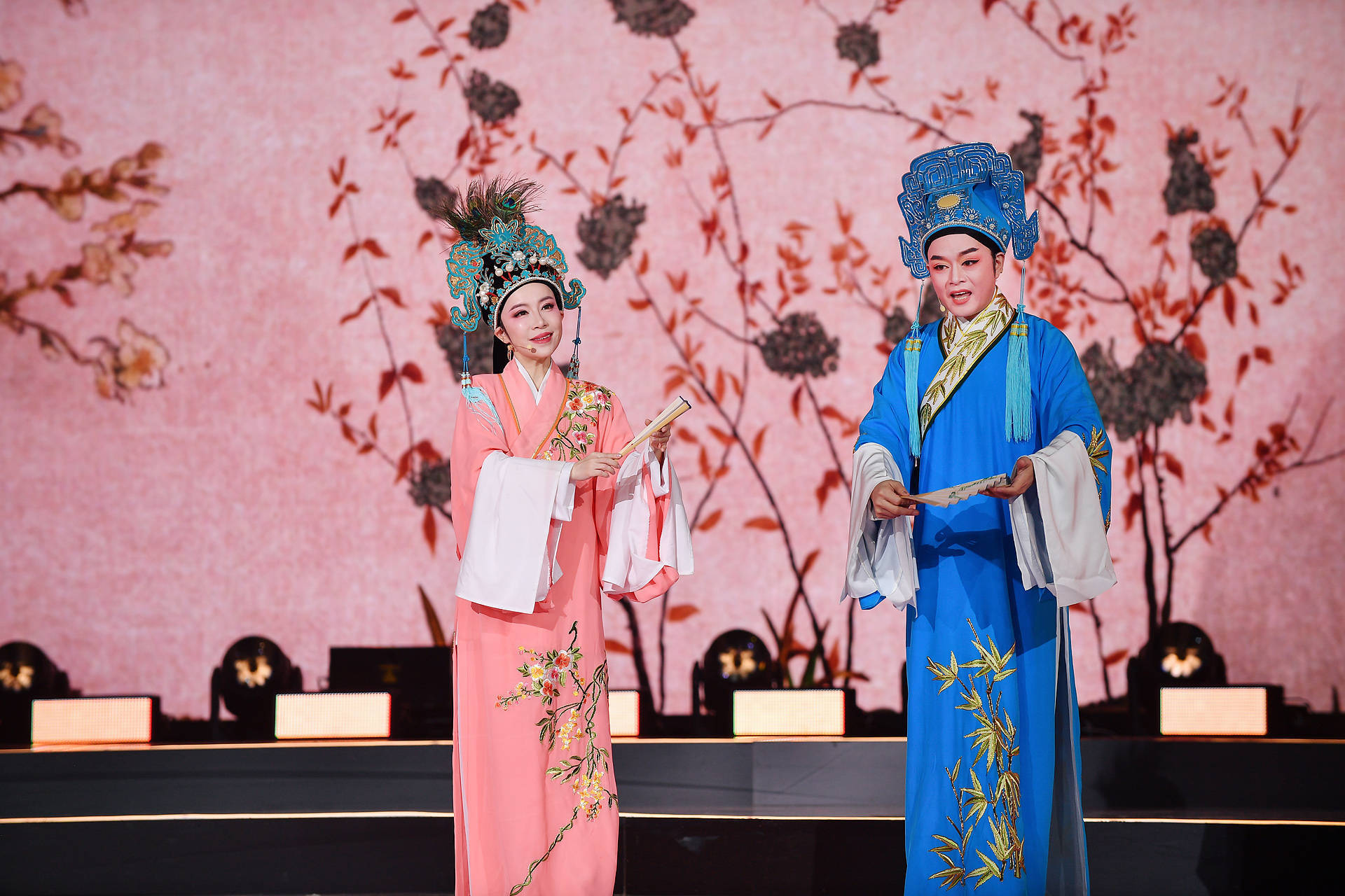 推广传统文化,越剧主播"云端"搭戏台_直播间_演出_戏曲