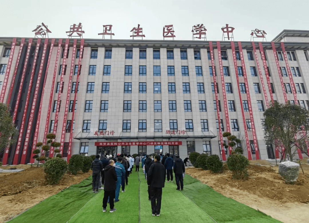 卫生医学中心位于滨河大道北侧,福宁大道南侧洛宁县人民医院新院区