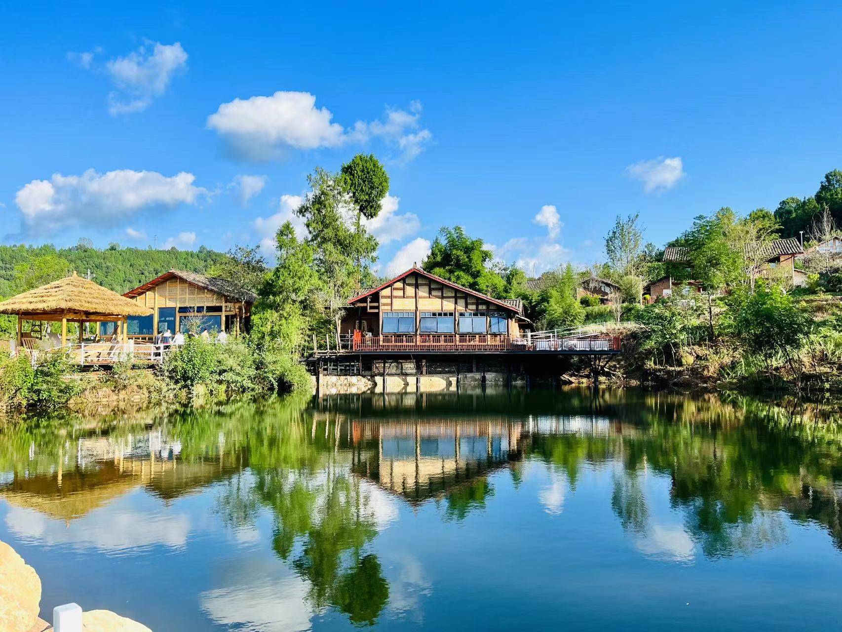 《父亲》扬名40多年后 | "父亲原乡"变成"巴山美村"_文化_乡村_驷马镇