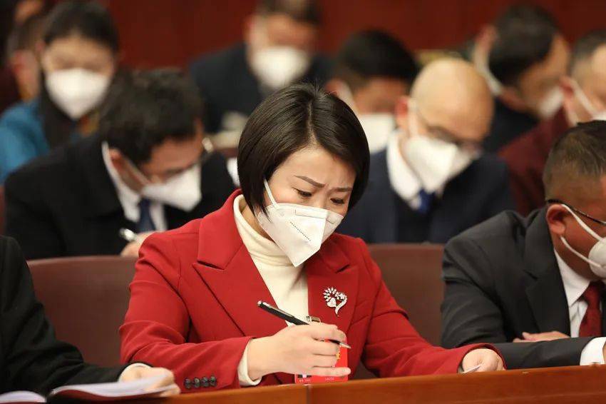 今年四川省两会期间,来自资阳市安阳县周礼镇的省人大代表黄晓艳建议