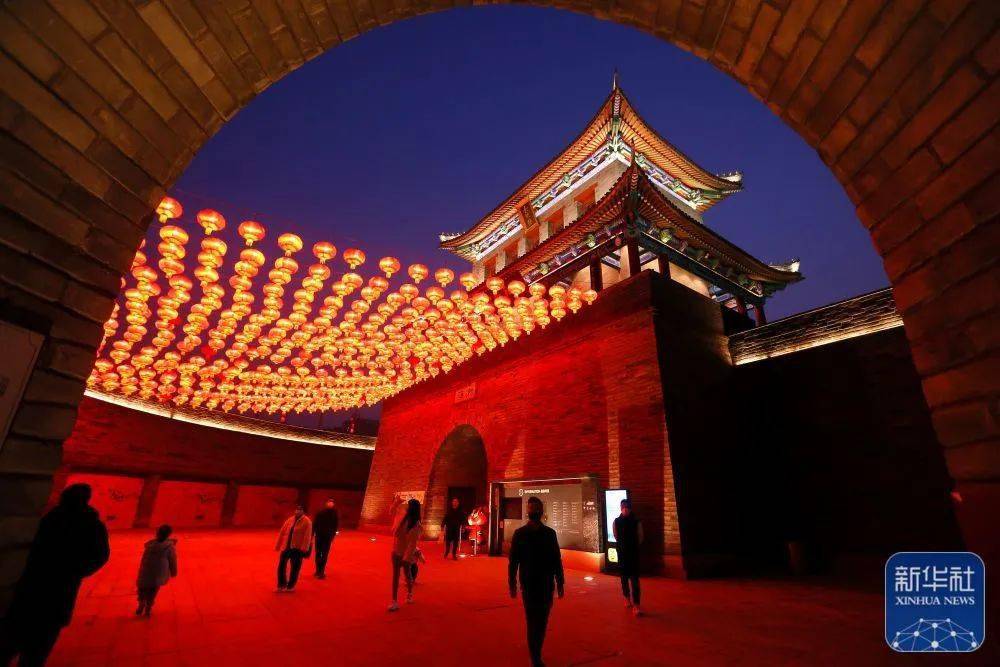 央媒看青岛|张灯结彩年味儿浓,即墨古城春节氛围组已上线_灯笼_新华社_照片
