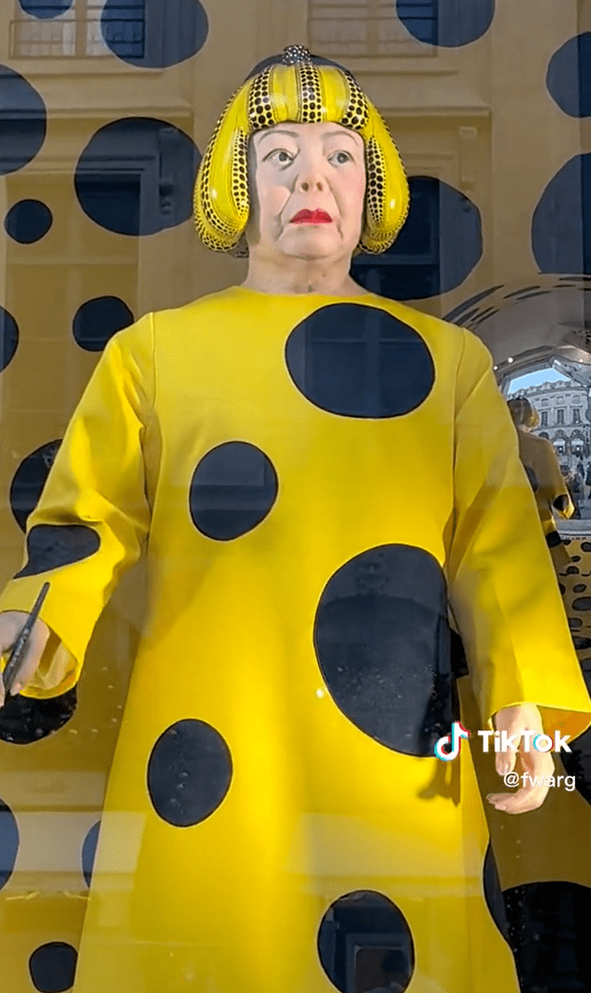 进击的草间弥生突袭巴黎,童趣还是阴间?这么丑还割得动吗?