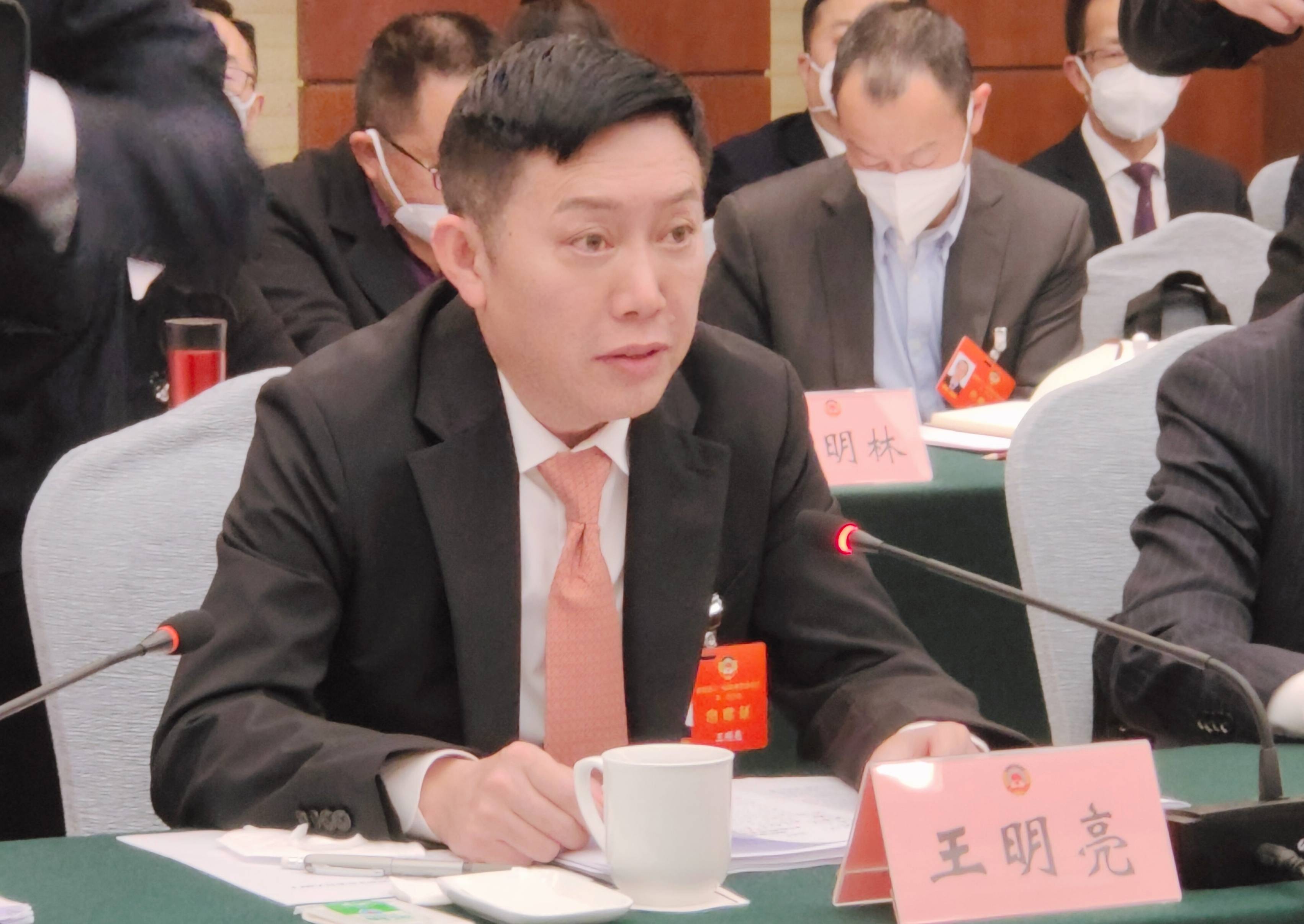 两会现场速递|王明亮委员:加快新能源项目落地建设 打造贵州多能互补