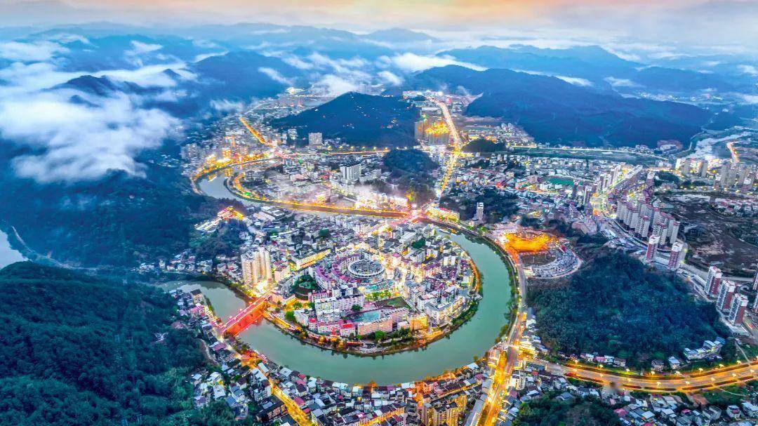 《清流夜色》林旭煌 摄《雾漫清流》林旭煌 摄建宁县《黄坊新姿》黄渊