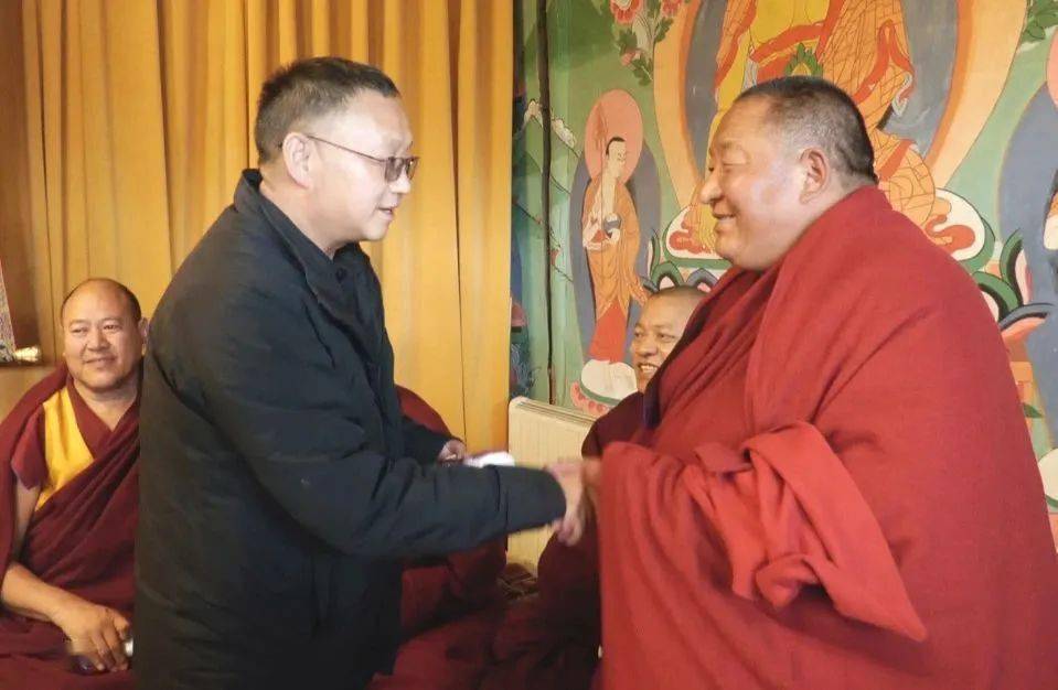 州级领导赴阿坝县开展走访慰问_蔡清_人才_一行