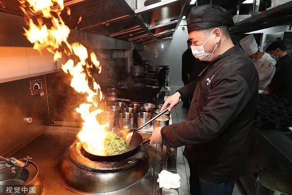 年夜饭预定火爆，“错失”三年的餐饮春节档末于回归