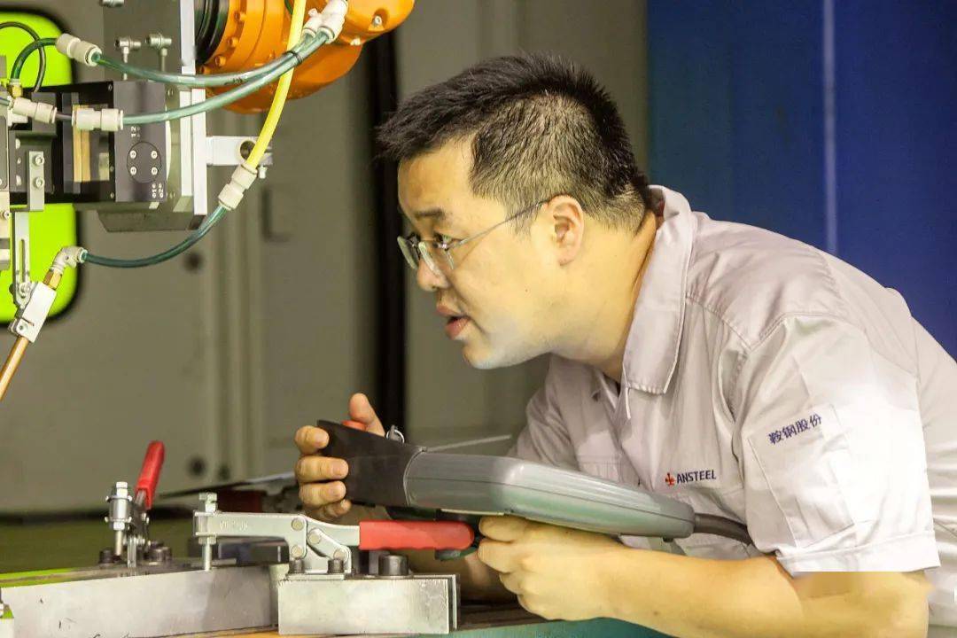 喜讯| 鞍山钢铁三名职工获评"辽宁省优秀科技工作者"_创新_国家_人才