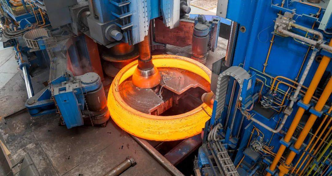 碾环机▲自由锻压机happy new year西马克集团祝全体同仁新春快乐