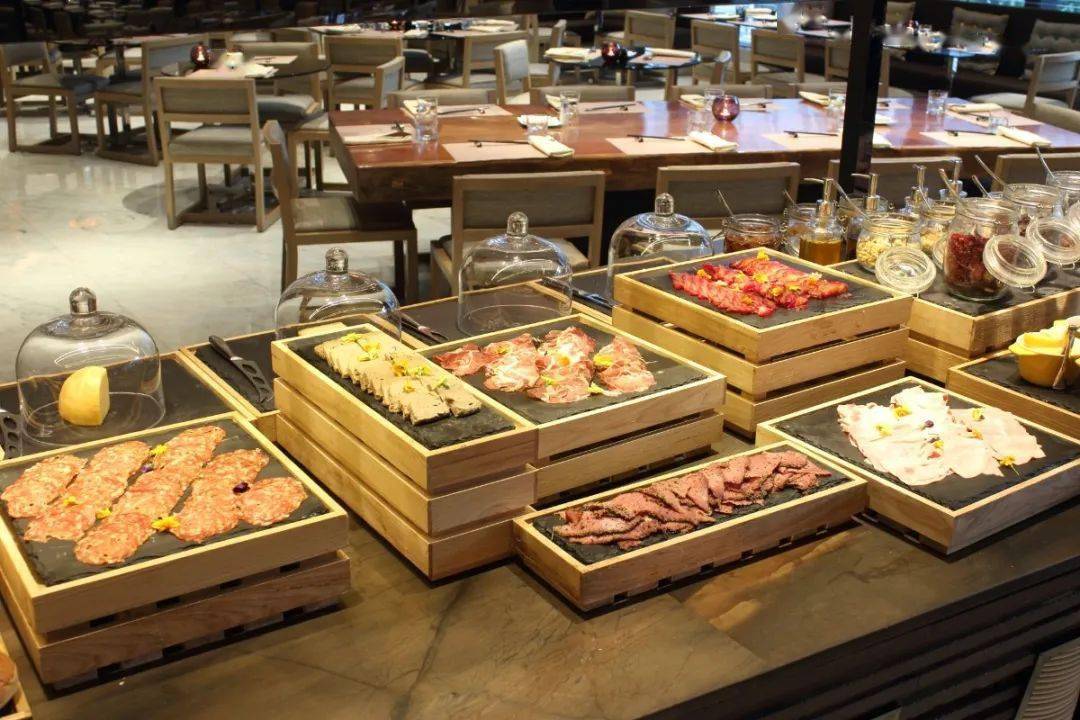 【国际奢牌|广州w酒店】3.6折吃「标帜餐厅」2大2小自助餐!