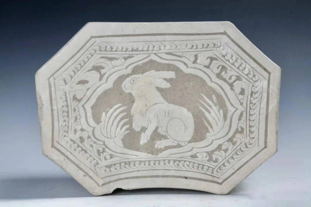 玉兔形片 故宫博物院藏古代兔子与"吐字"谐