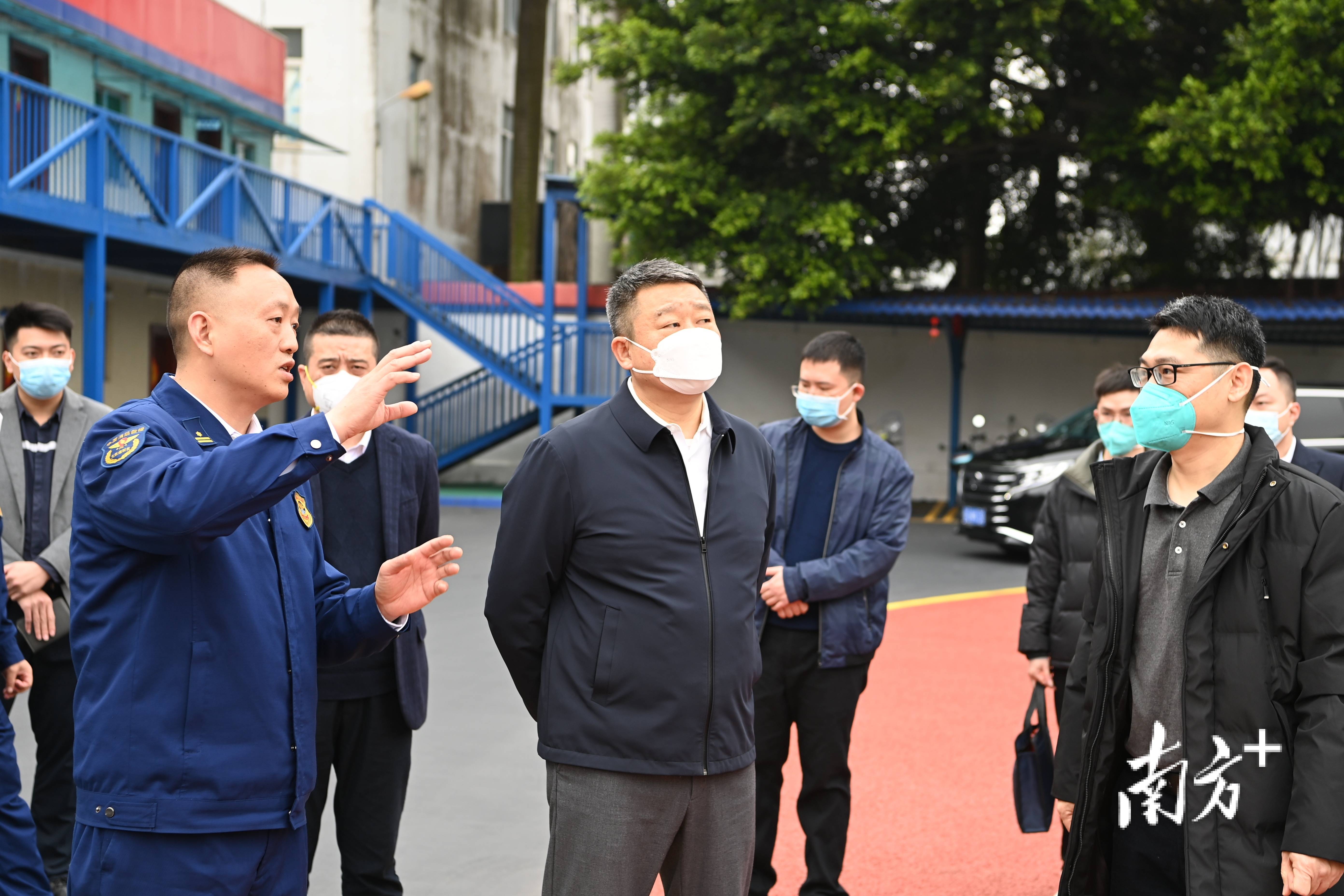 霞山区委主要领导慰问春节期间坚守一线岗位工作人员_聂兵_发展_本职