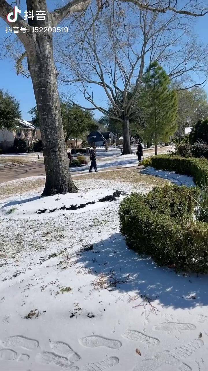 美国德州雪灾,虽然大家都没水没电甚至吃不上一口热饭,我的美国邻居们