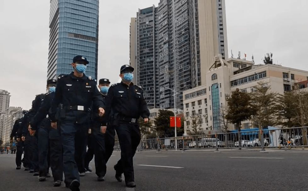 昨天上午金平公安分局东方,小公园,大华,石炮台等多个派出所在辖区