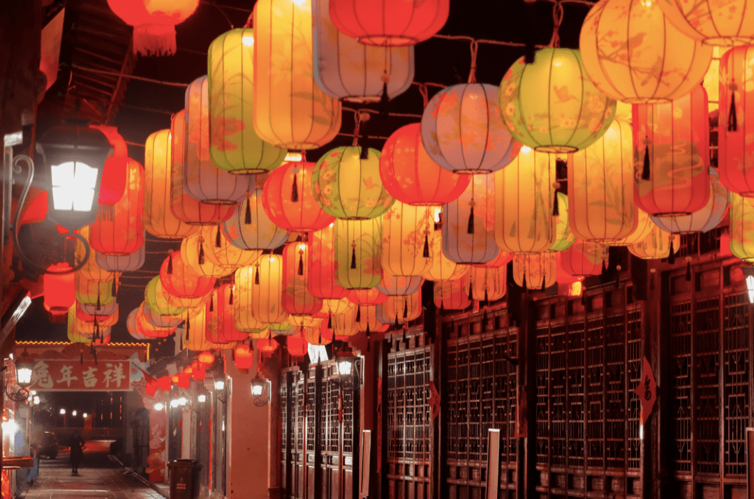 枫泾古镇景区迎来客流小高峰,同比增长64%_游客