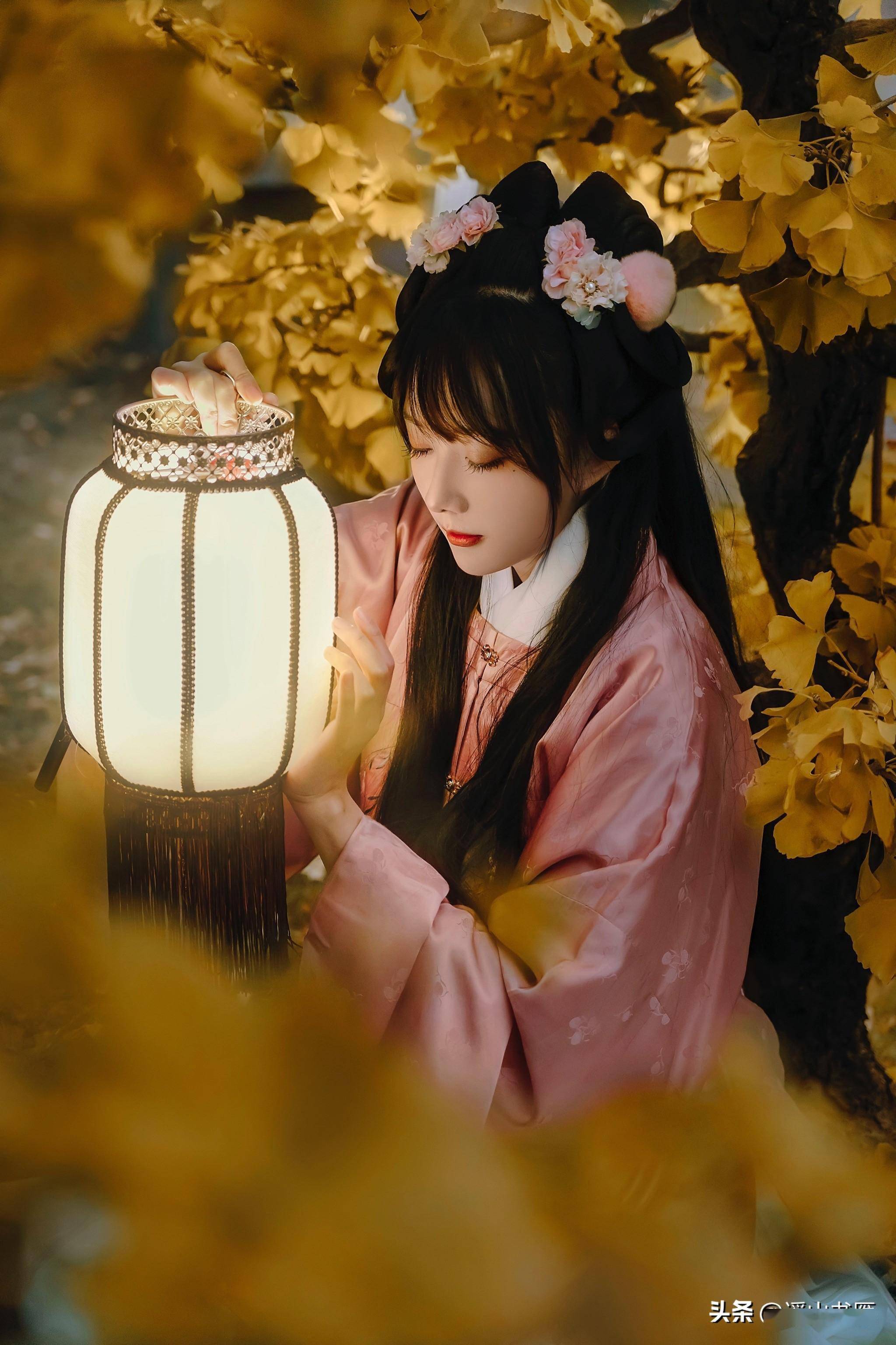 有"迎送","往来"之词,容易令人联想到烟花巷里那些迎来送往的风尘女子