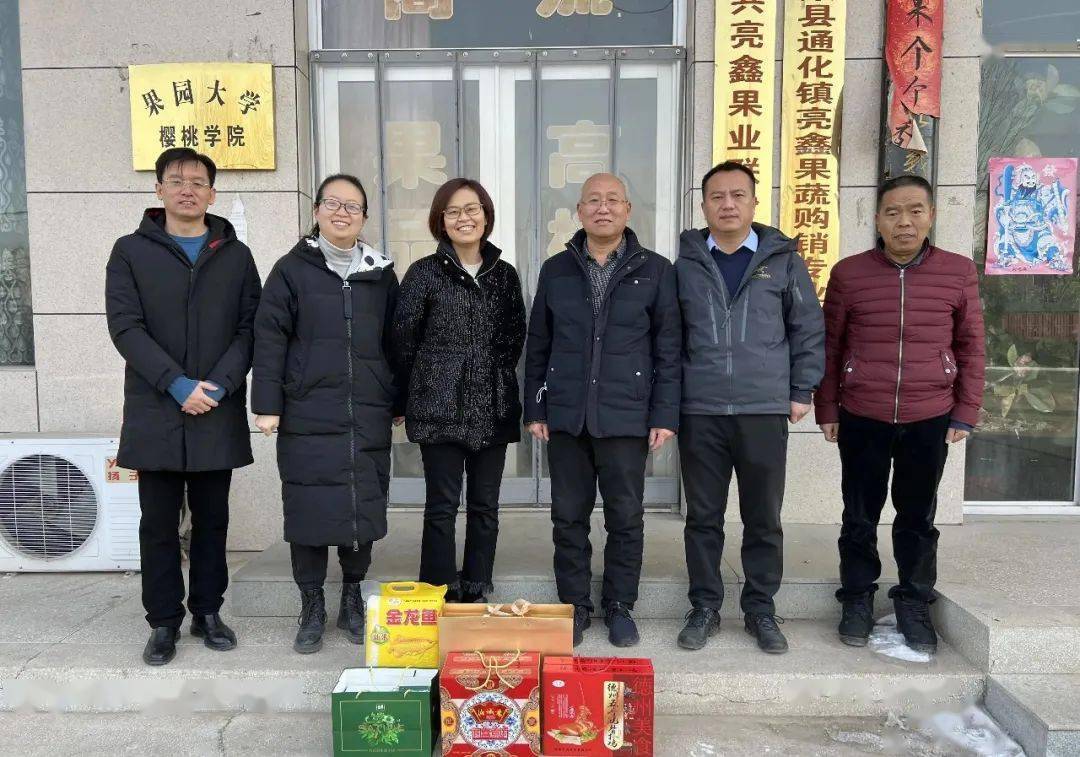 近日,万荣县委人才工作领导组对万荣籍在外人才,省校合作专家人才,域