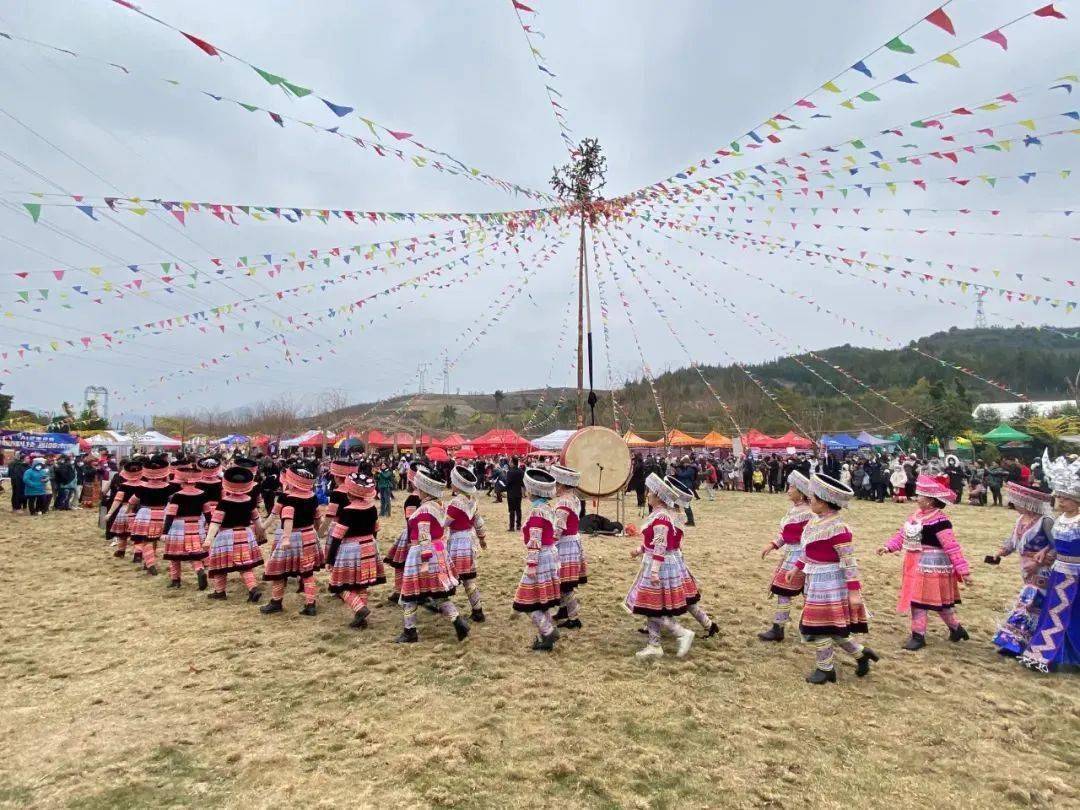 马关苗族花山节图片