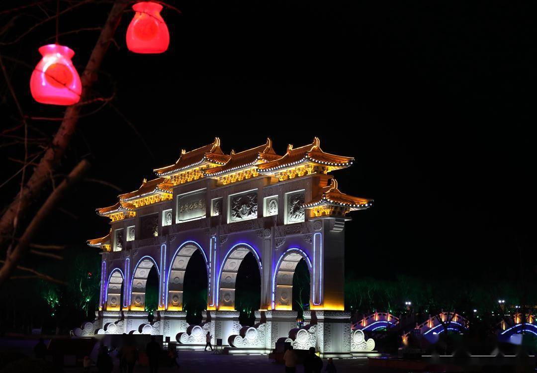 【新春走基层·回乡偶书】甘谷:夜幕降 年味起_县城_烟花_道路