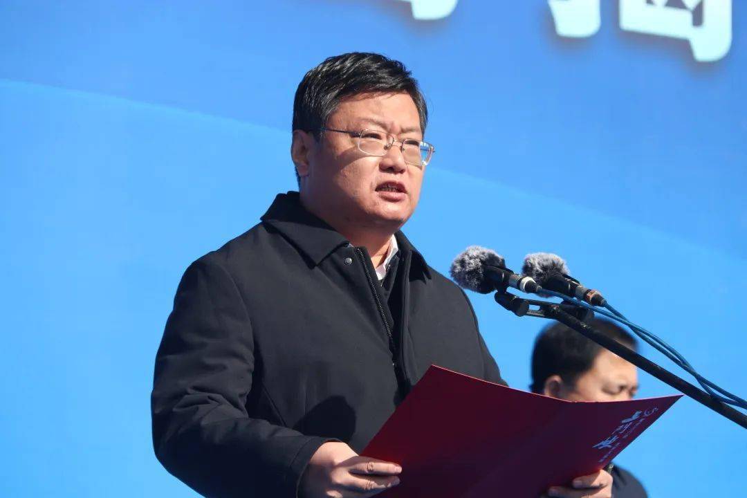 吴刚首先代表示范区(高新区)党工委,管委会向三门峡智慧岛成功入选