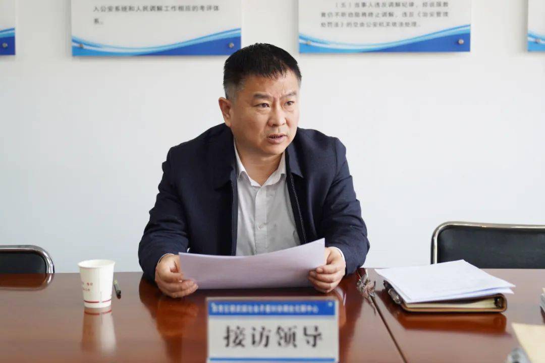 今日上午,精武镇党委书记张孟军深入镇社会矛盾纠纷调处化解中心,就