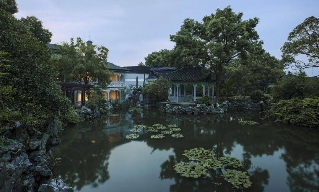松江抢浙江西子宾馆2980元豪华精选房两晚度假套餐,漪园旅拍,湖畔茶饮