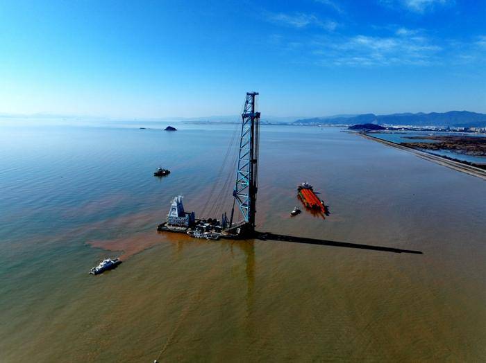 宁波舟山港六横公路大桥二期工程首根钢管桩试桩成功_施工_青龙门