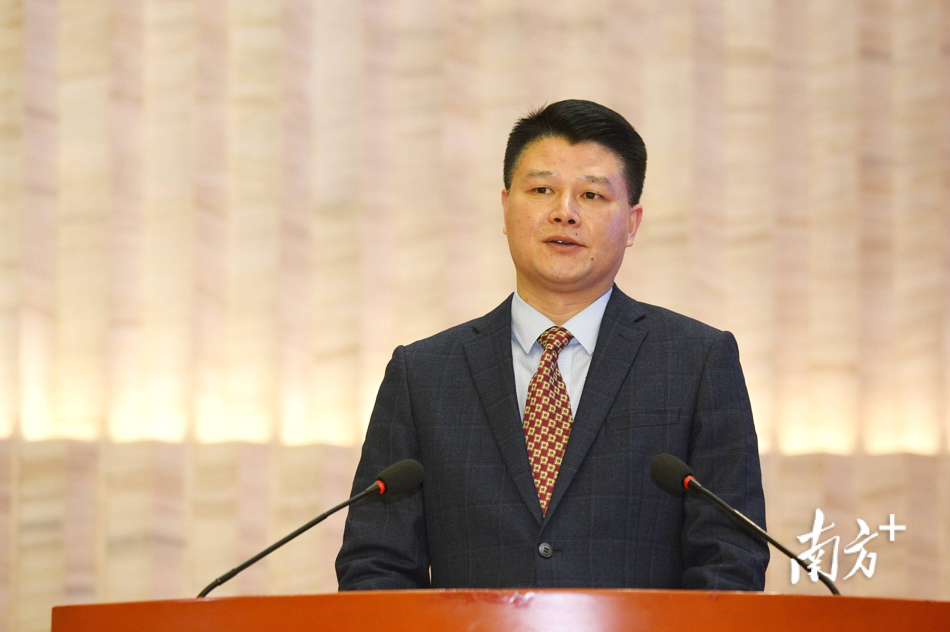 袁勇华:以"四个奋力有为"推动工业经济高质量发展_建设_产业_梅州市