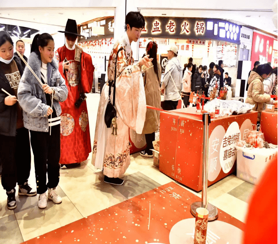 猜灯谜、赏花灯…一路“非遗过大年”！2月5日，逛安顺文庙喜乐闹元宵，还有汉服蜜斯姐等您来~