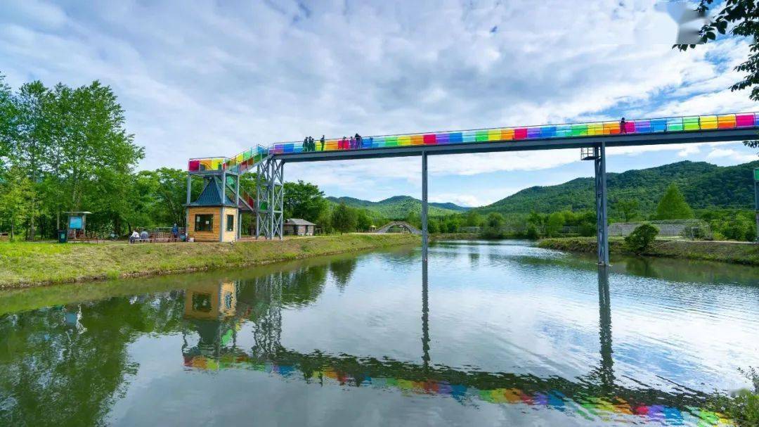 九峰山养心谷是集娱乐,康养,度假,观赏,漂流,露营,野