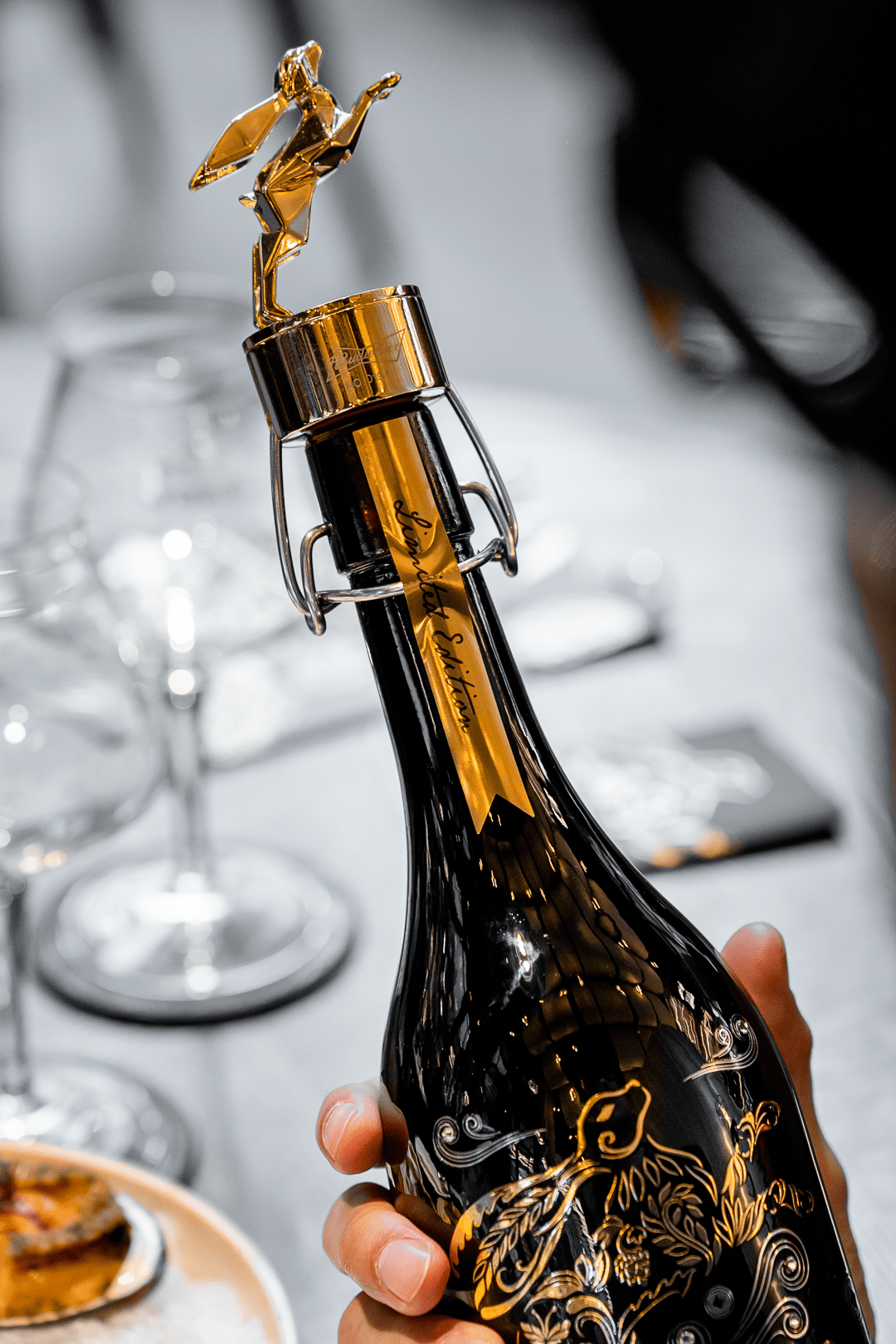 拥有独特馥郁风味的百威第一款琥珀拉格,开启了百威大师臻藏啤酒的